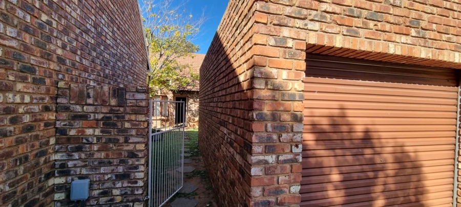 3 Bedroom Property for Sale in Langenhovenpark Free State